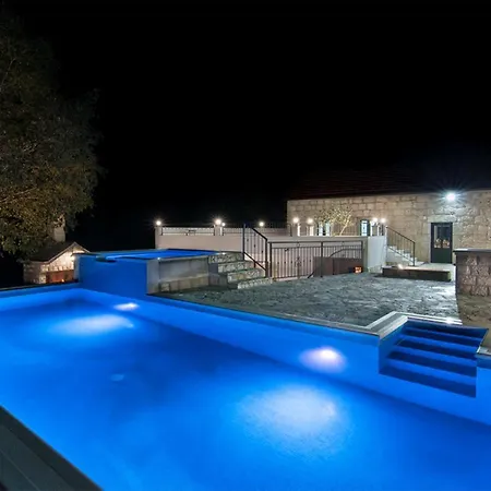 Dvori Stipanovi With Heated Pool And Jacuzzi Holiday home