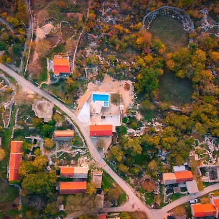 Dvori Stipanovi With Heated Pool And Jacuzzi
