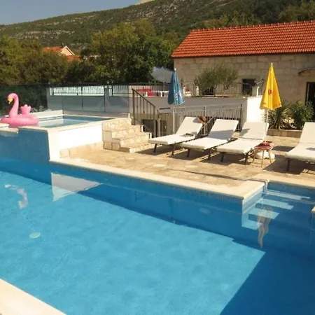 Holiday home Dvori Stipanovi With Heated Pool And Jacuzzi