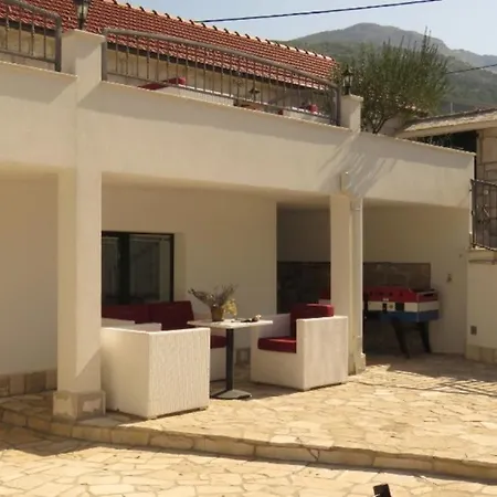 Dvori Stipanovi With Heated Pool And Jacuzzi Holiday home