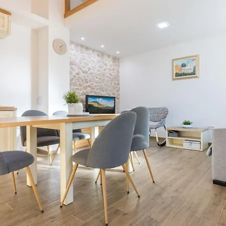 Dvori Stipanovi With Heated Pool And Jacuzzi Holiday home *
