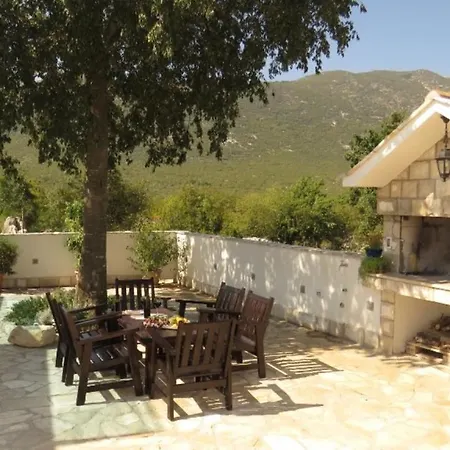 Dvori Stipanovi With Heated Pool And Jacuzzi Holiday home Donje Rascane