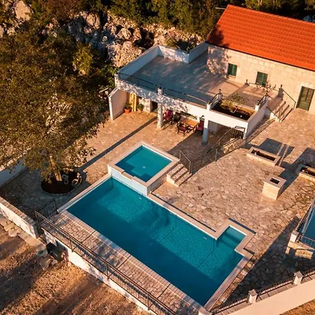 Dvori Stipanovi With Heated Pool And Jacuzzi Holiday home