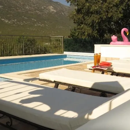Holiday home Dvori Stipanovi With Heated Pool And Jacuzzi