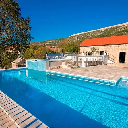 Dvori Stipanovi With Heated Pool And Jacuzzi Holiday home *