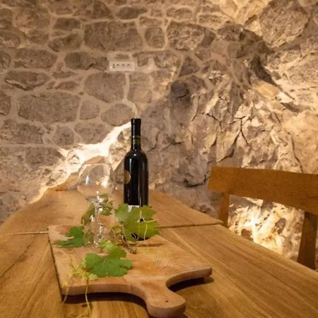 Dvori Stipanovi With Heated Pool And Jacuzzi Donje Rascane