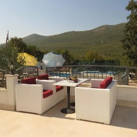 Dvori Stipanovi With Heated Pool And Jacuzzi