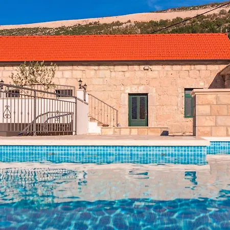 Dvori Stipanovi With Heated Pool And Jacuzzi *