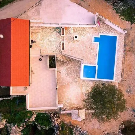 Dvori Stipanovi With Heated Pool And Jacuzzi Holiday home Donje Rascane